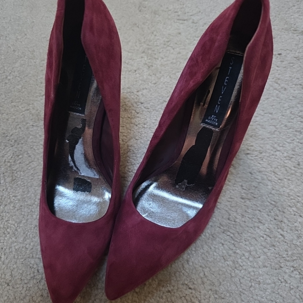 Steve Madden Burgundy Suede Heels
